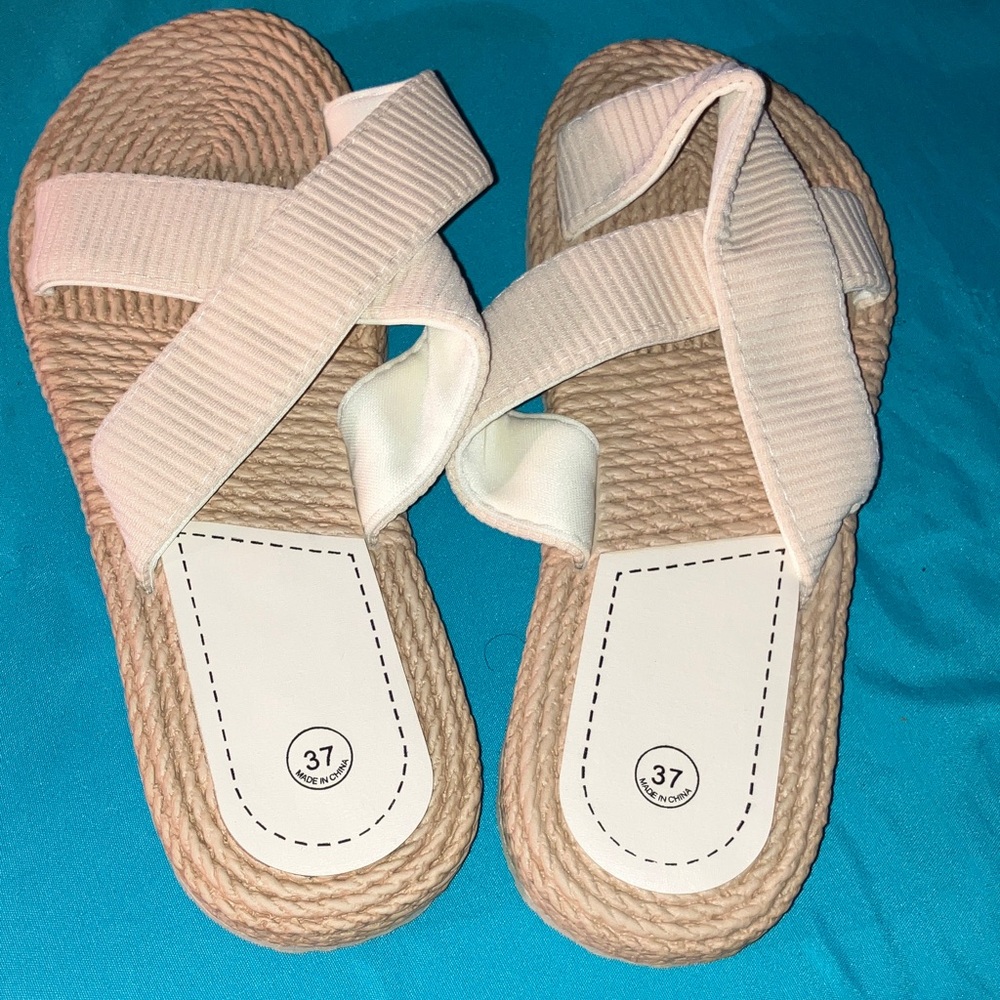SHEIN Cream and Tan Cross-Strap Sandals size 9